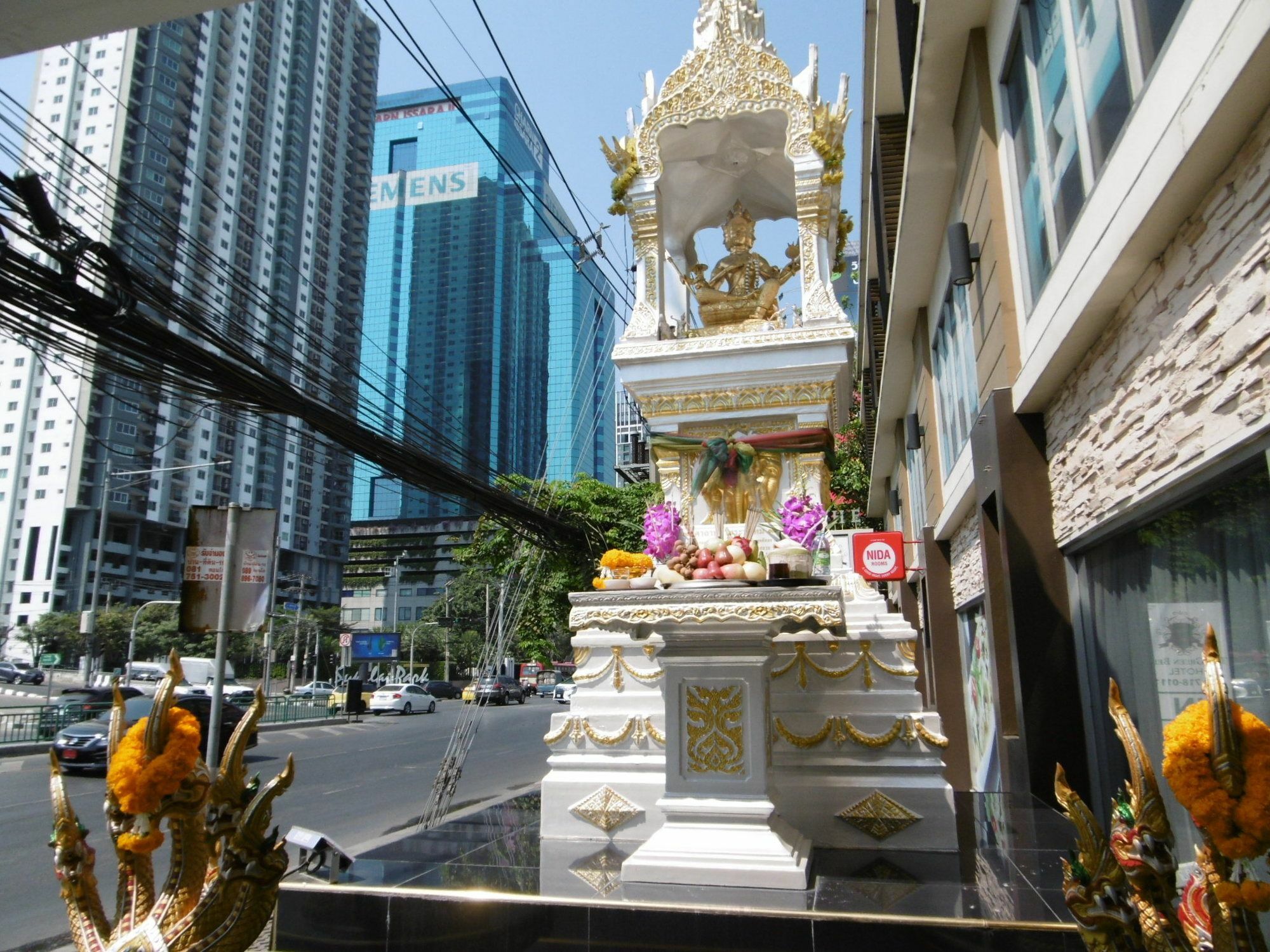 The Green Bells Бангкок Экстерьер фото